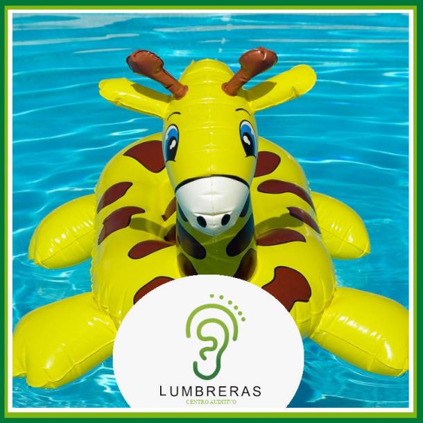 Flotador en la piscina